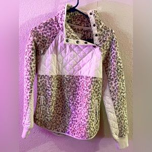 ABERCROMBIE and FITCH Asymmetrical Snap-Up Fleece in WHITE ANIMAL PRINT size XXS